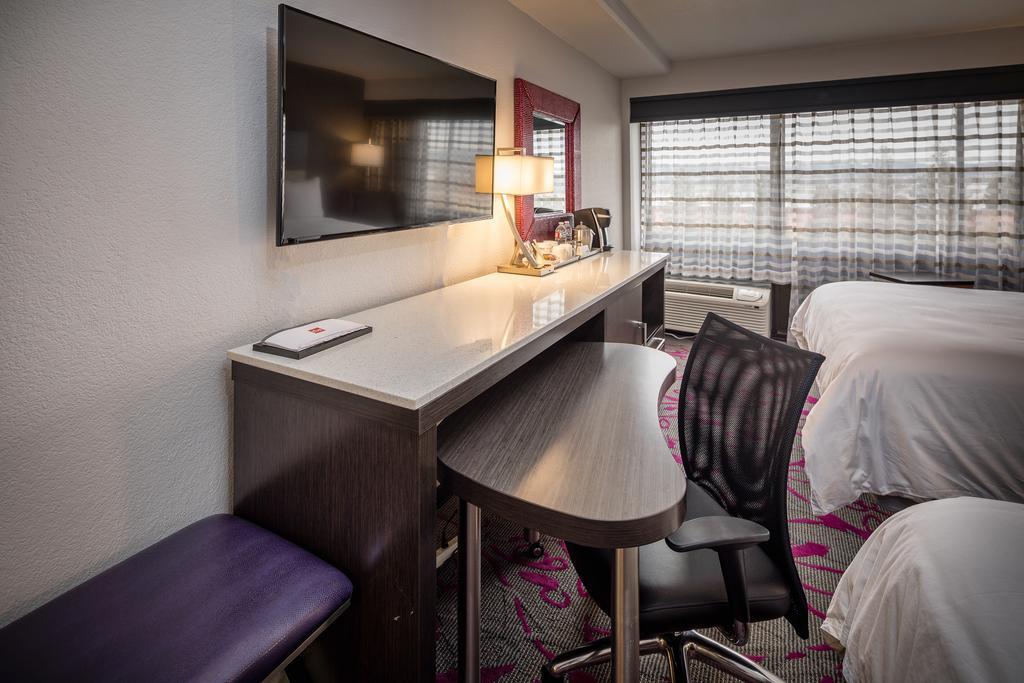 Radisson Airport 3* Oakland