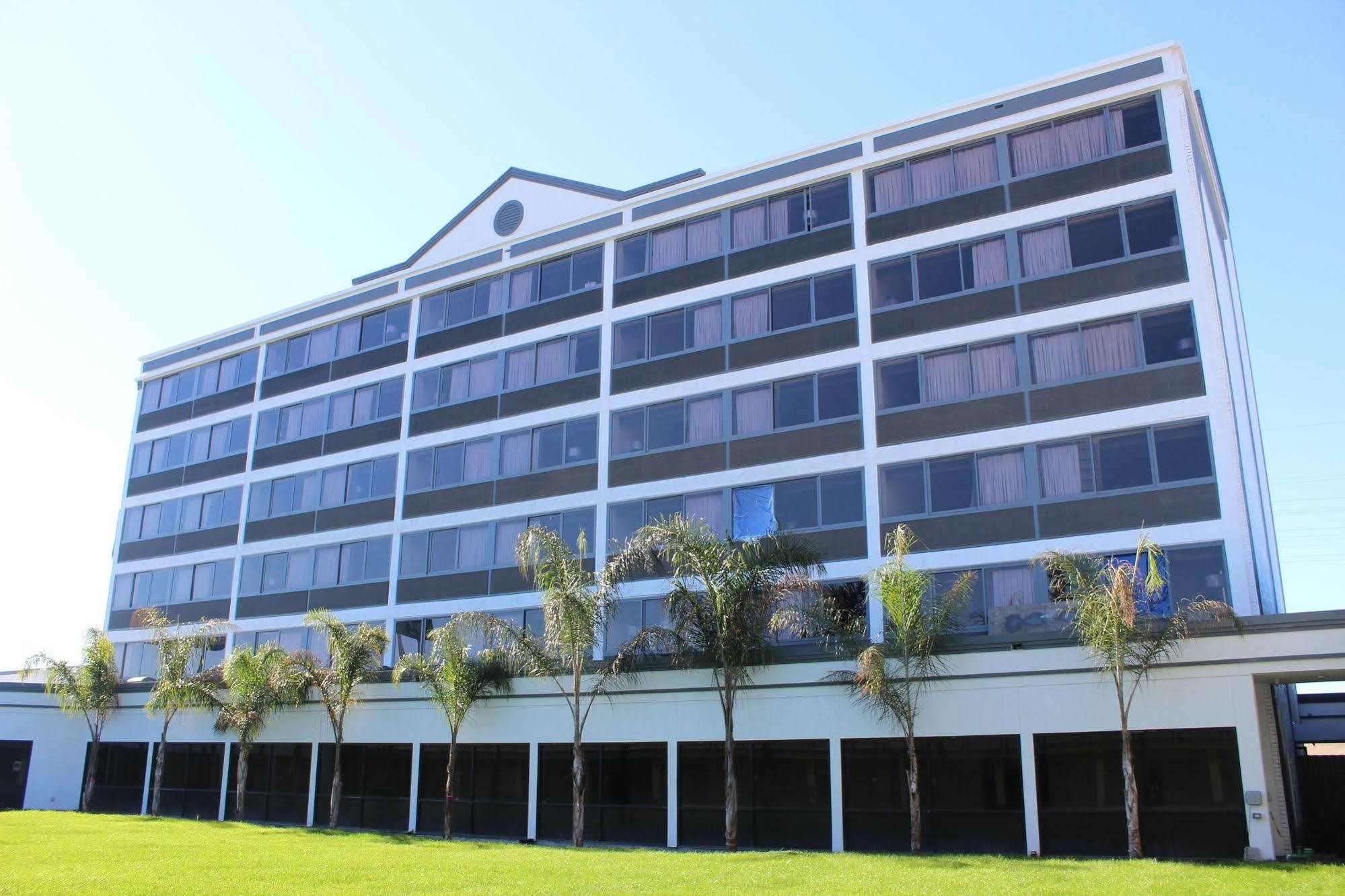 Radisson Airport Hotel 3*