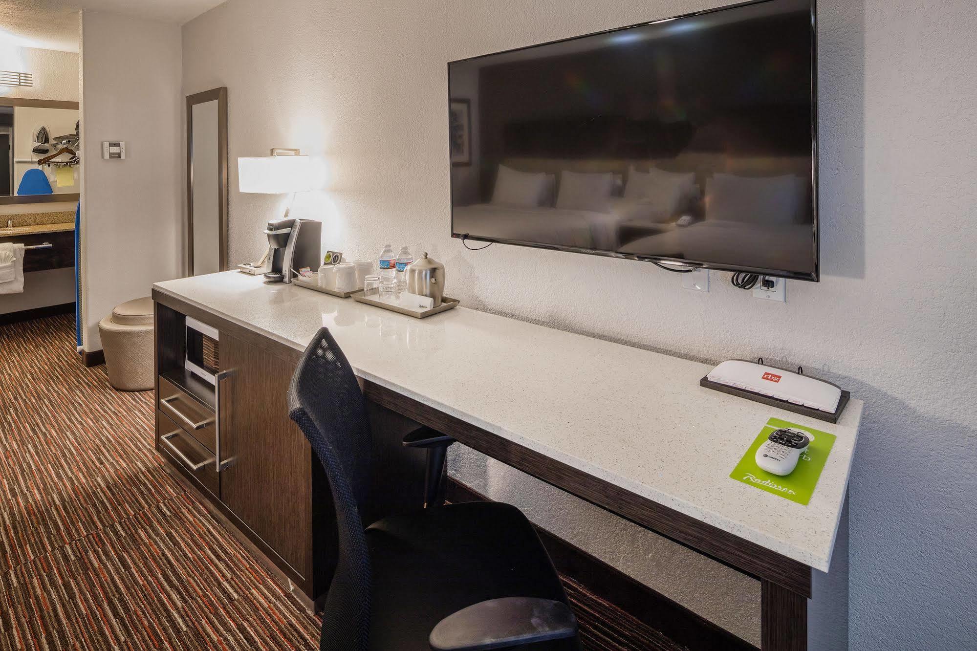 Radisson Airport 3*